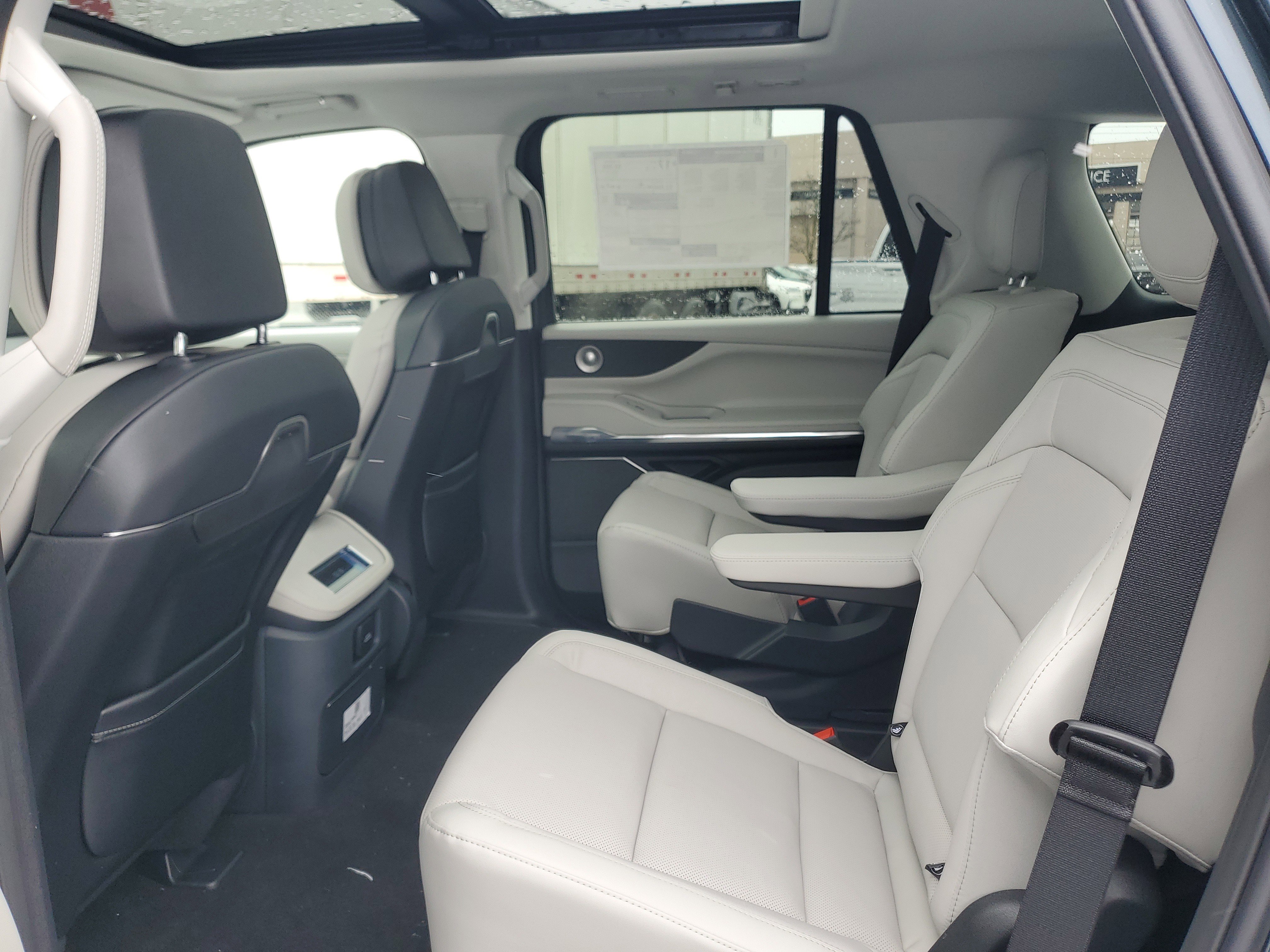 New 2026 Lincoln Navigator Reserve w/ Jet Appearance Package image 27