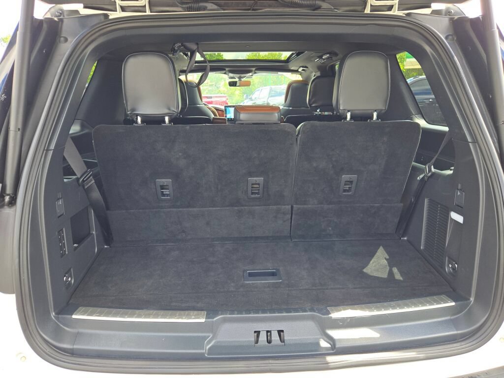 Used 2024 Lincoln Navigator Reserve AWD/4WD image 23