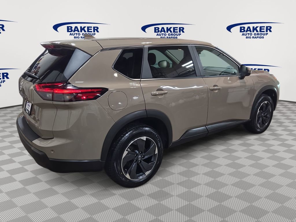 Used 2025 Nissan Rogue SV image 4