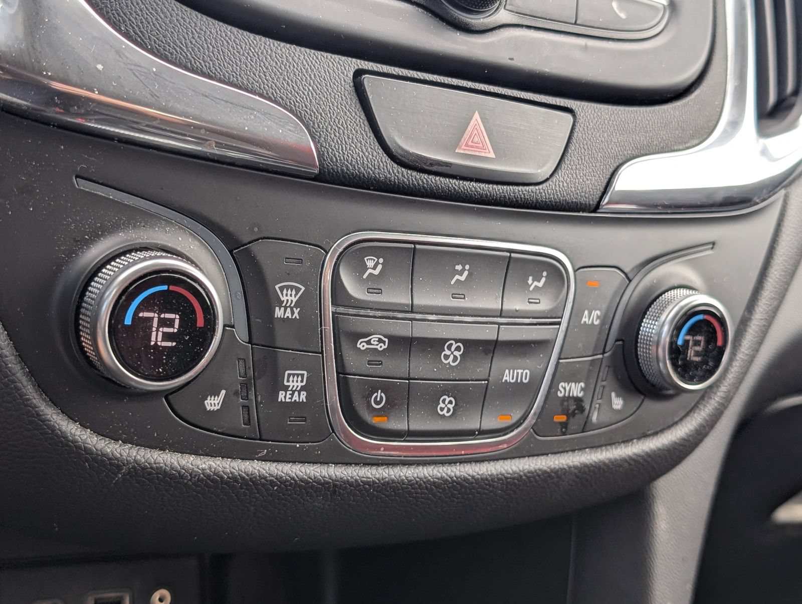 Used 2019 Chevrolet Equinox LT FWD image 11