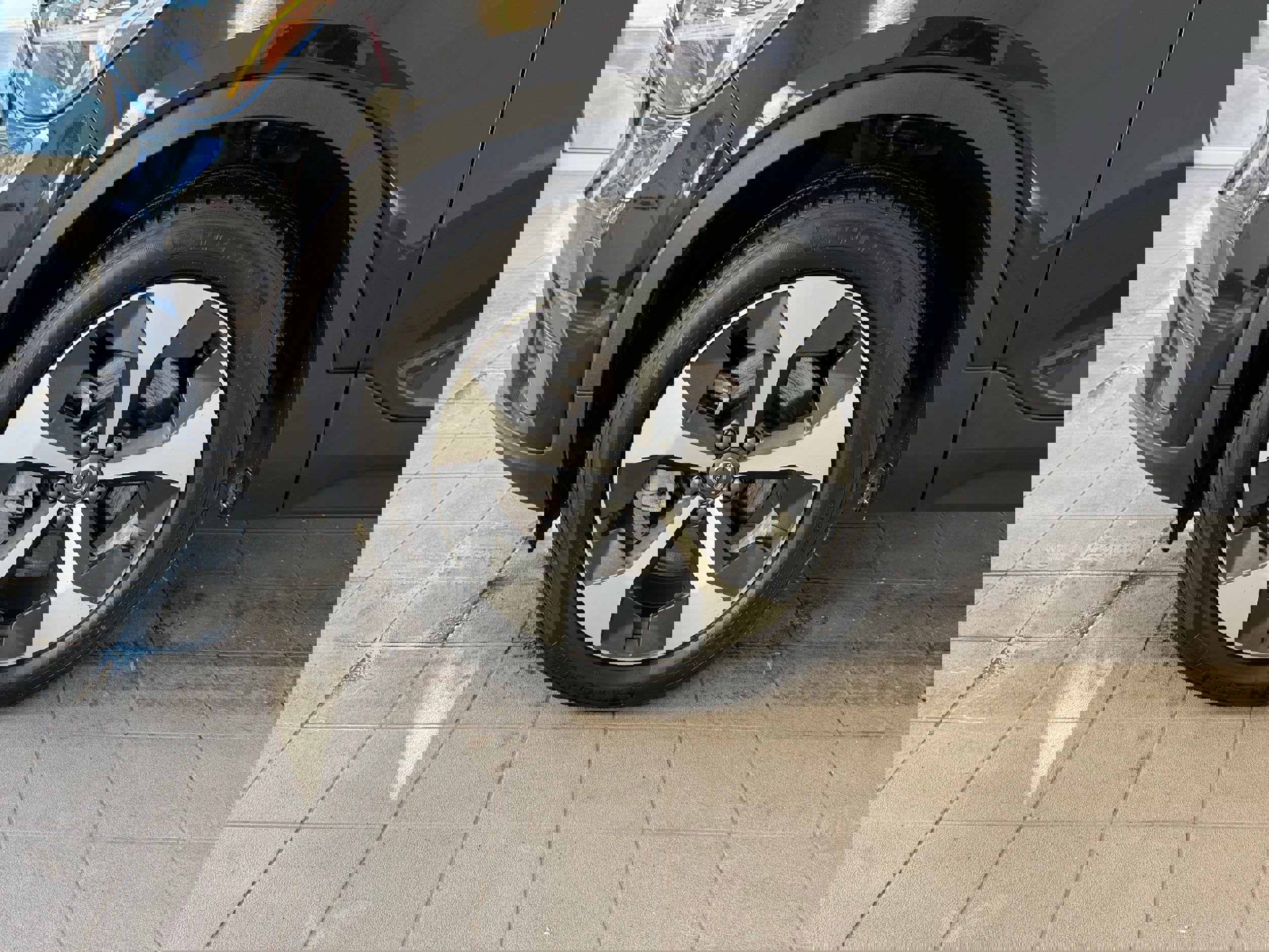 Certified 2025 Volvo XC40 B5 Core w/ Protection Package Premier image 10