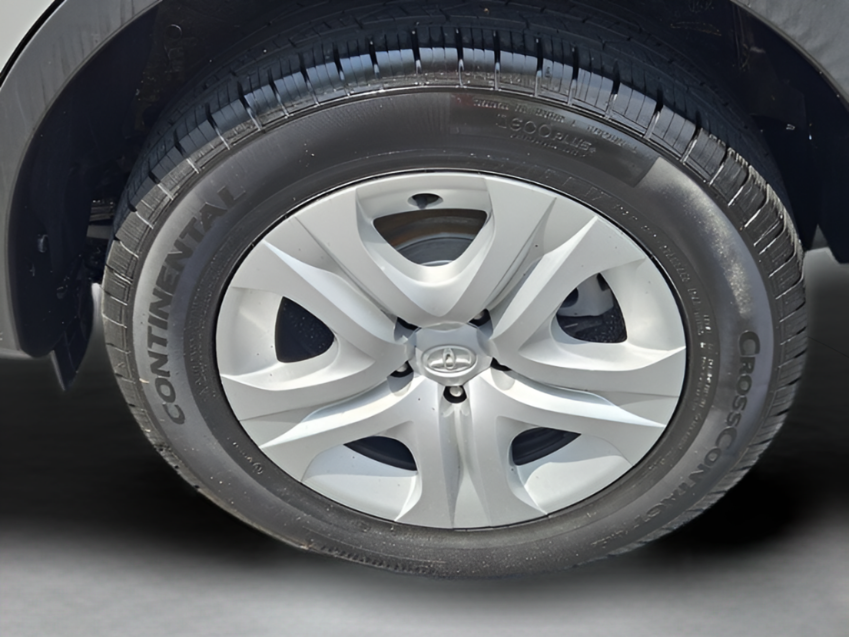 Used 2015 Toyota RAV4 LE FWD image 27