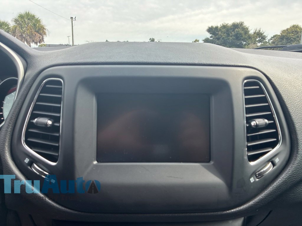Used 2020 Jeep Compass Latitude FWD image 29