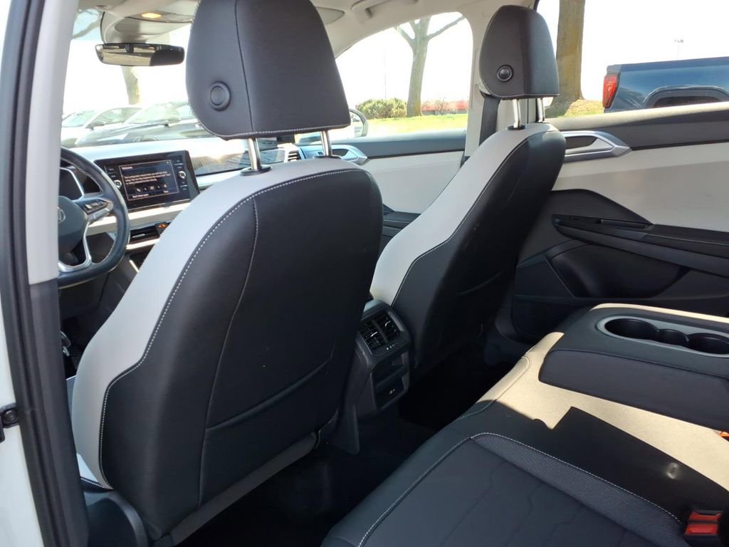 Used 2025 Volkswagen Taos SE AWD/4WD image 27