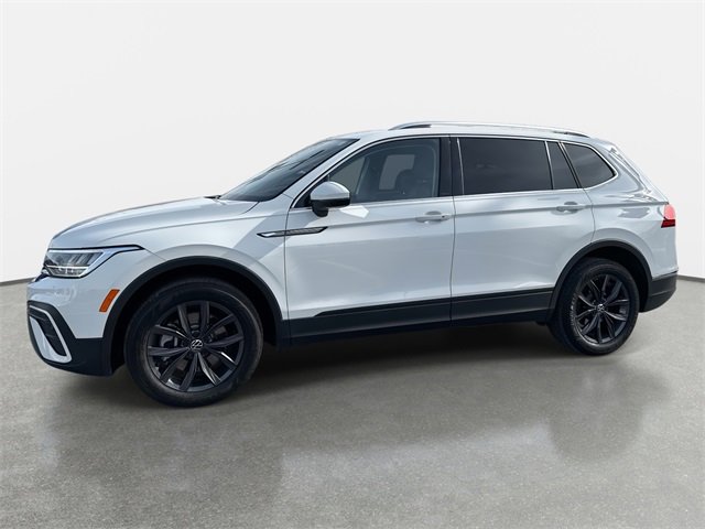Used 2022 Volkswagen Tiguan SE image 2
