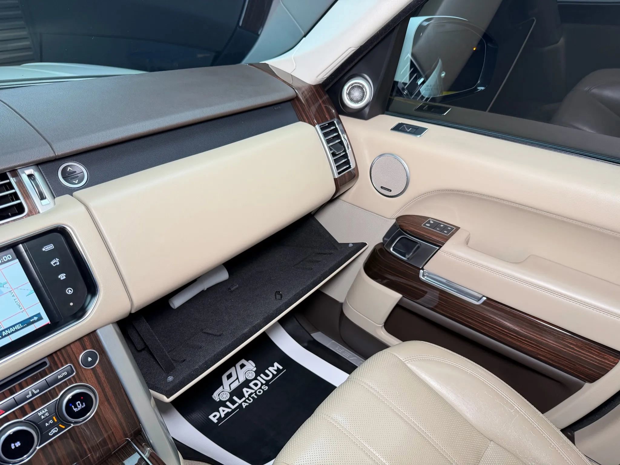 Used 2016 Land Rover Range Rover HSE image 52