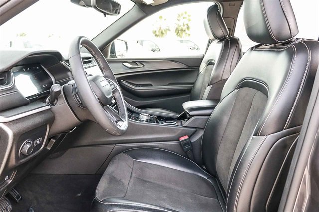 Used 2023 Jeep Grand Cherokee L Laredo image 19