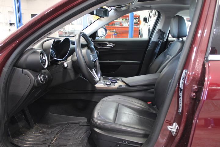 Used 2017 Alfa Romeo Giulia Ti AWD/4WD image 14