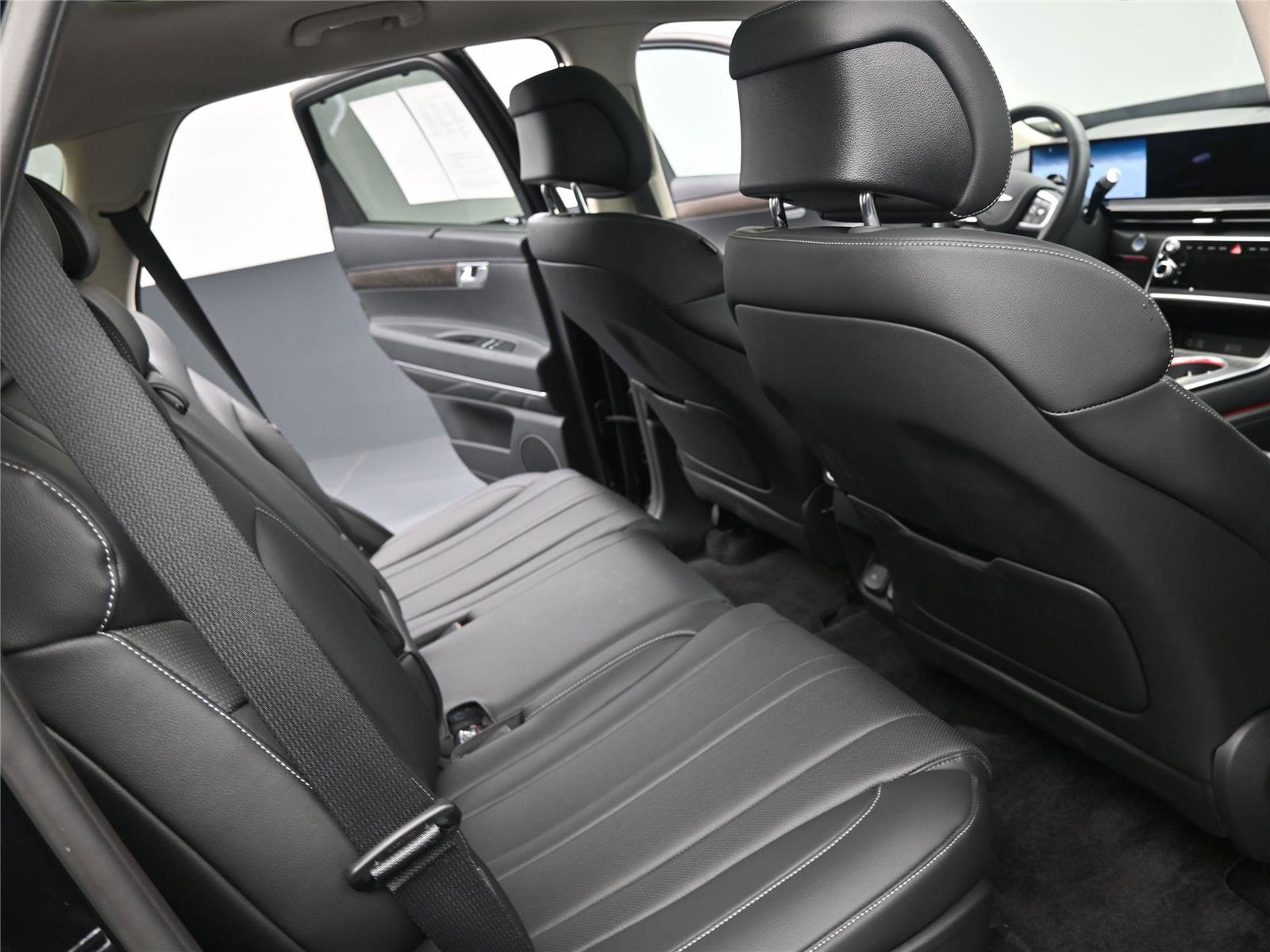 Used 2025 Genesis GV80 2.5T Select image 6