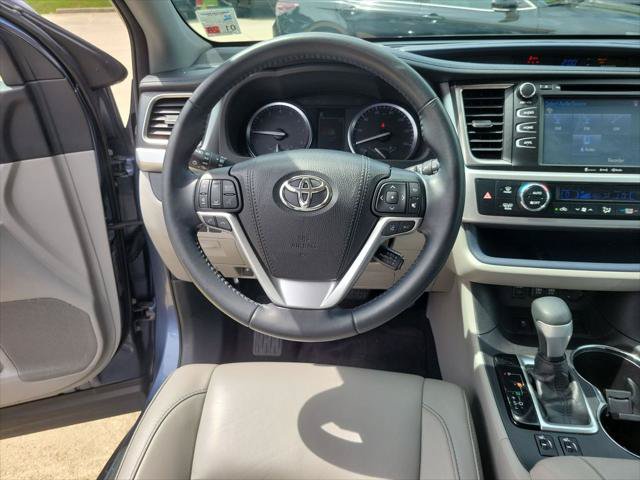 Certified 2018 Toyota Highlander XLE FWD image 17
