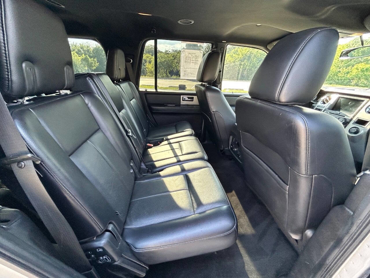 Used 2017 Ford Expedition Limited RWD image 16