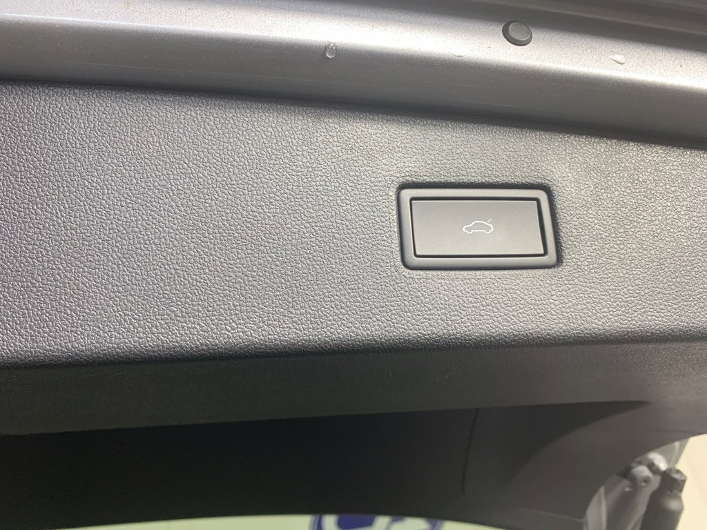 Used 2024 Volkswagen Tiguan SE R-Line image 39