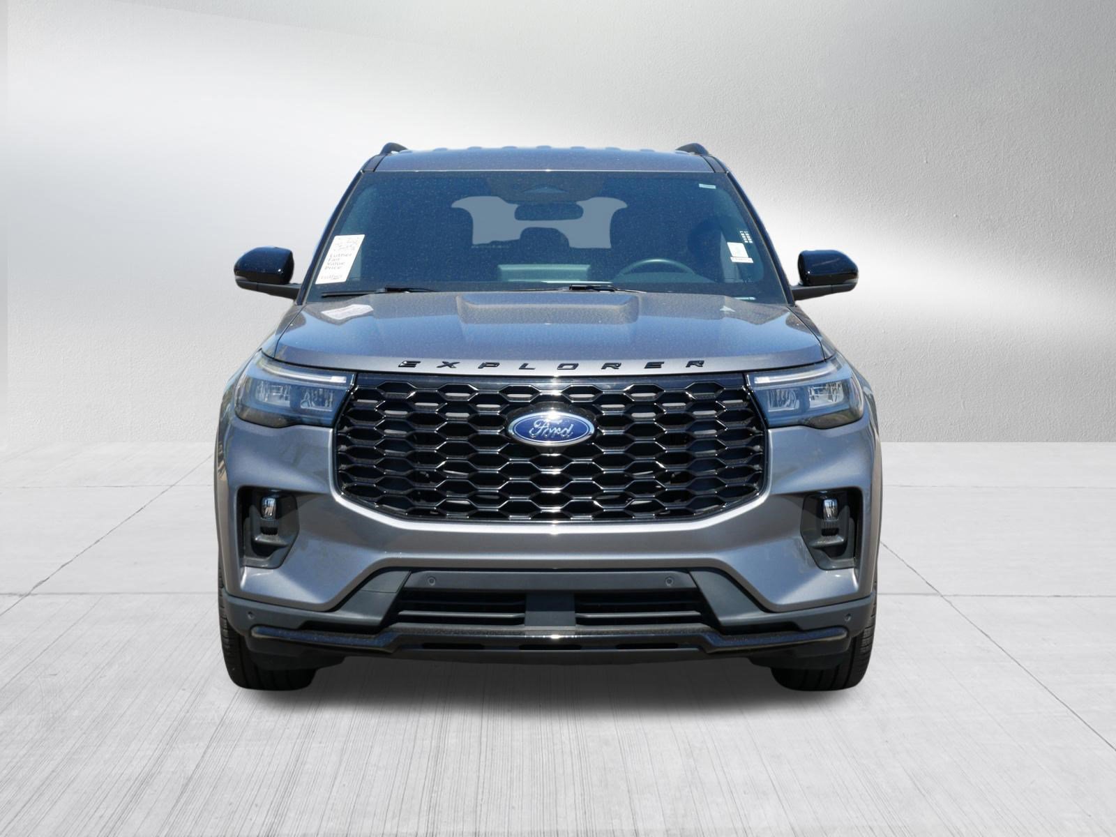 Used 2025 Ford Explorer ST-Line w/ ST-Line Street Pack AWD/4WD image 2