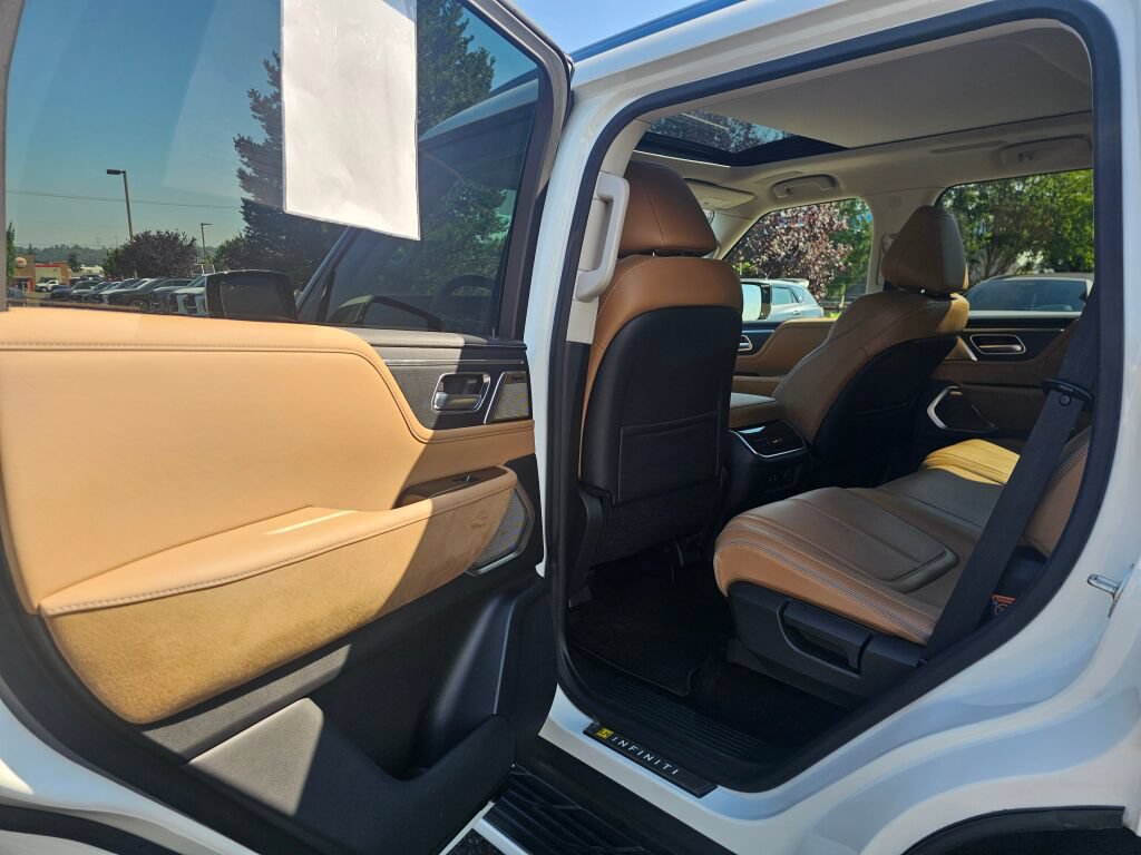 Used 2025 INFINITI QX80 Sensory AWD/4WD image 17