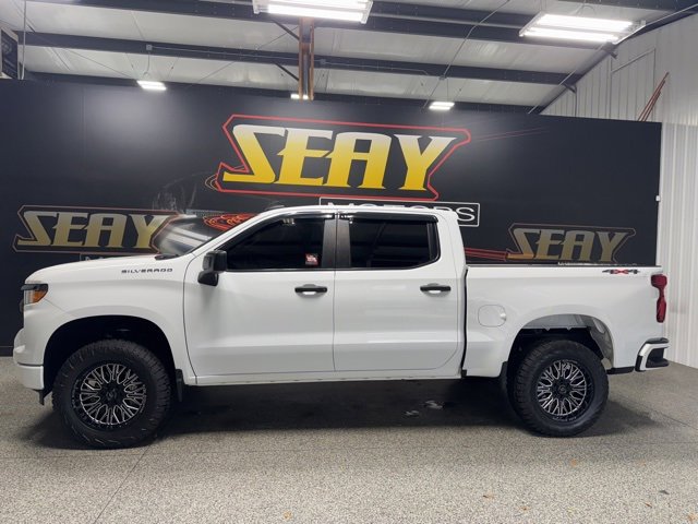 Used 2023 Chevrolet Silverado 1500 Custom image 3