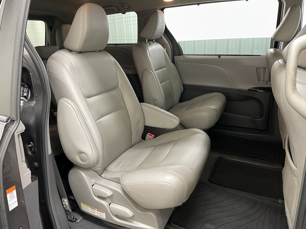 Used 2019 Toyota Sienna XLE image 43