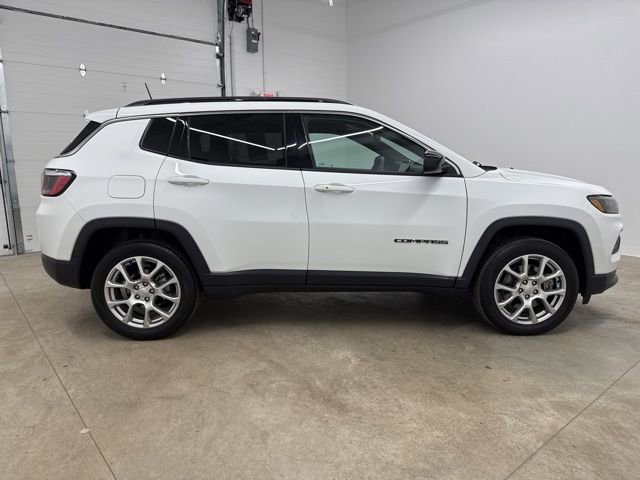 Used 2023 Jeep Compass Latitude image 4