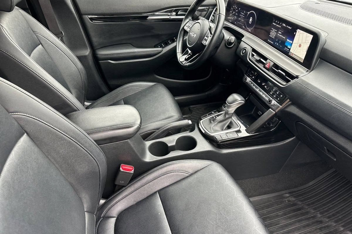 Used 2024 Kia Seltos EX FWD image 17