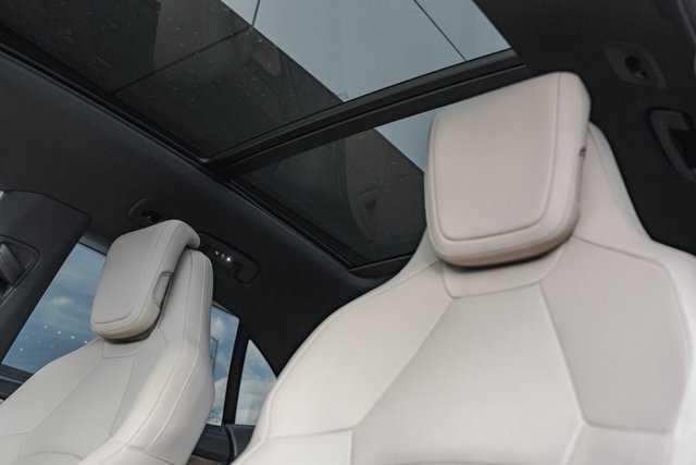 Used 2025 Porsche Macan 4 Electric image 12