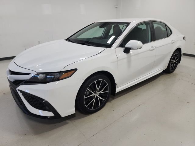 Used 2024 Toyota Camry SE FWD image 8