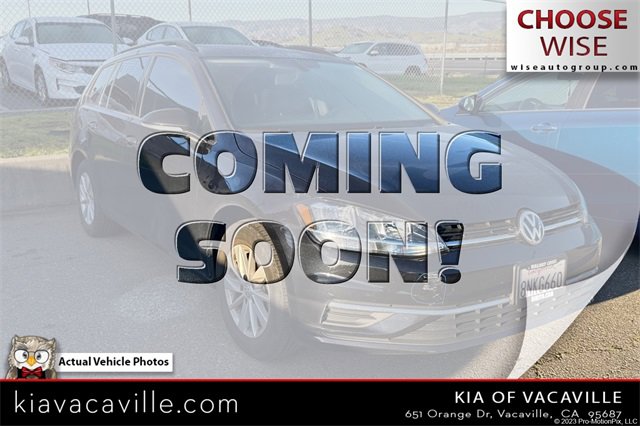 Used 2019 Volkswagen Golf S image 1