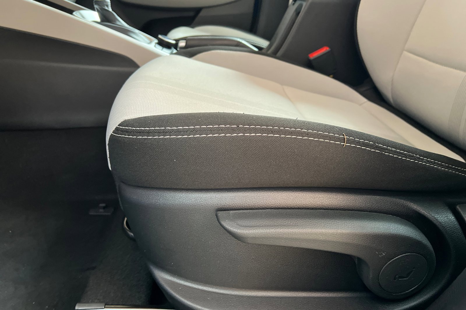 Certified 2025 Hyundai Venue SEL image 15