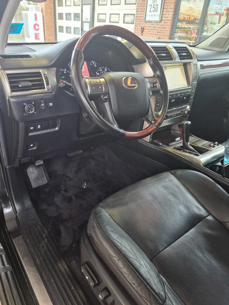 Used 2016 Lexus GX 460 w/ Premium Package AWD/4WD image 10