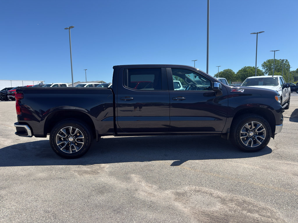 Certified 2022 Chevrolet Silverado 1500 LT AWD/4WD image 4