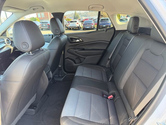 Used 2025 Chevrolet Trax LT w/ LT Convenience Package image 28