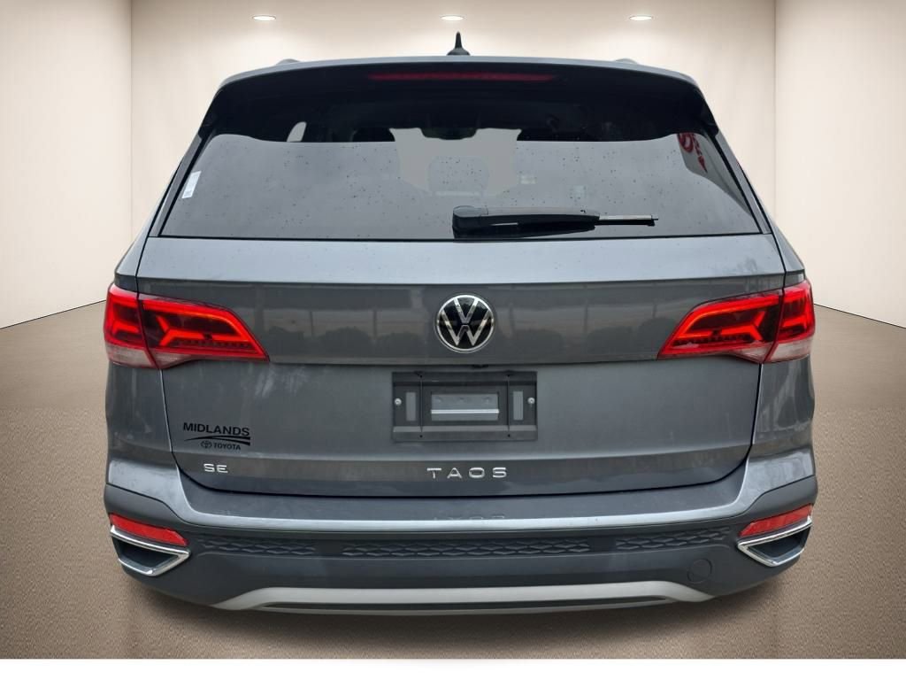Used 2024 Volkswagen Taos SE image 4