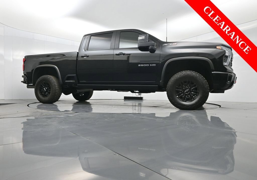 Used 2025 Chevrolet Silverado 2500 ZR2 w/ Technology Package image 45