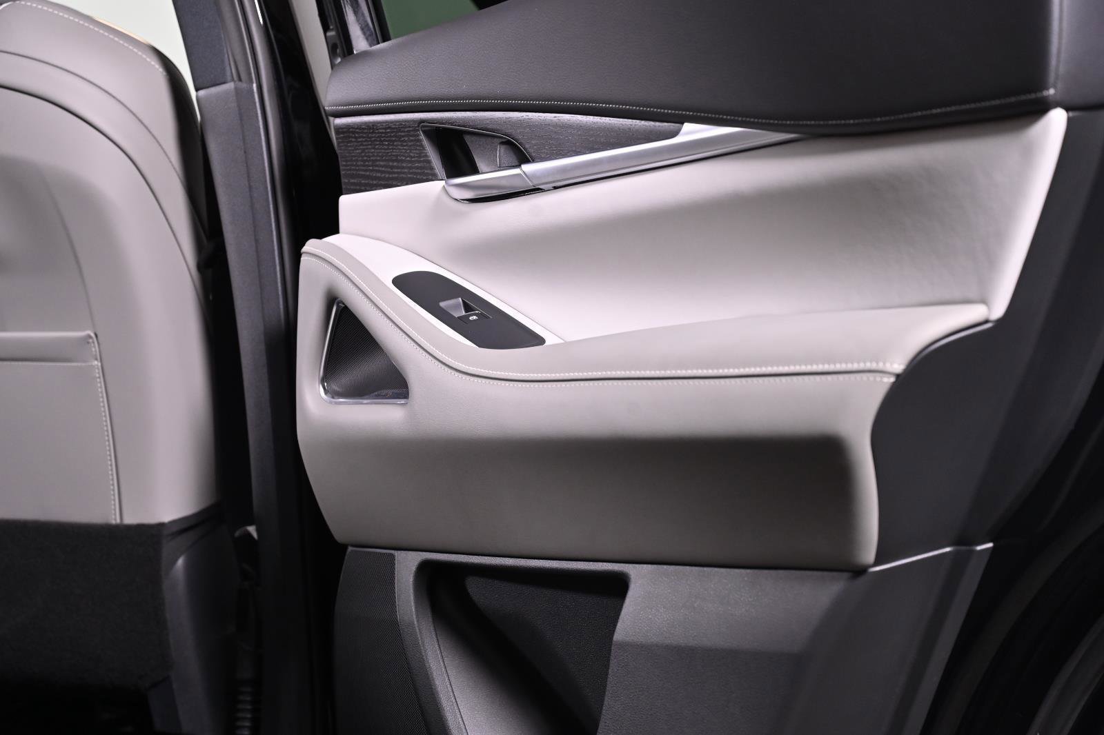 Used 2026 INFINITI QX60 Autograph w/ Dark Cargo Package AWD/4WD image 35