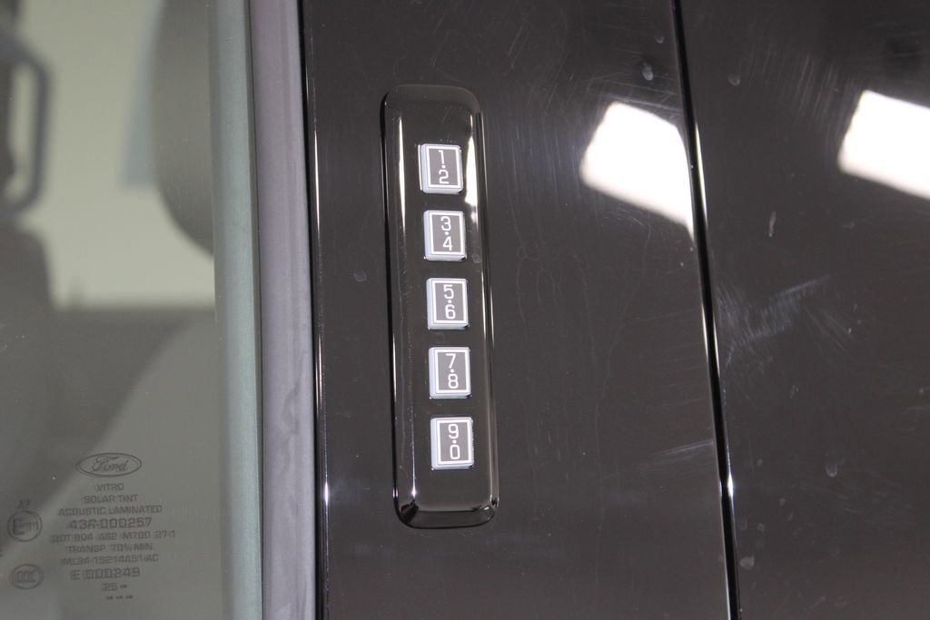 New 2026 Ford F250 Lariat w/ Black Appearance Package image 21