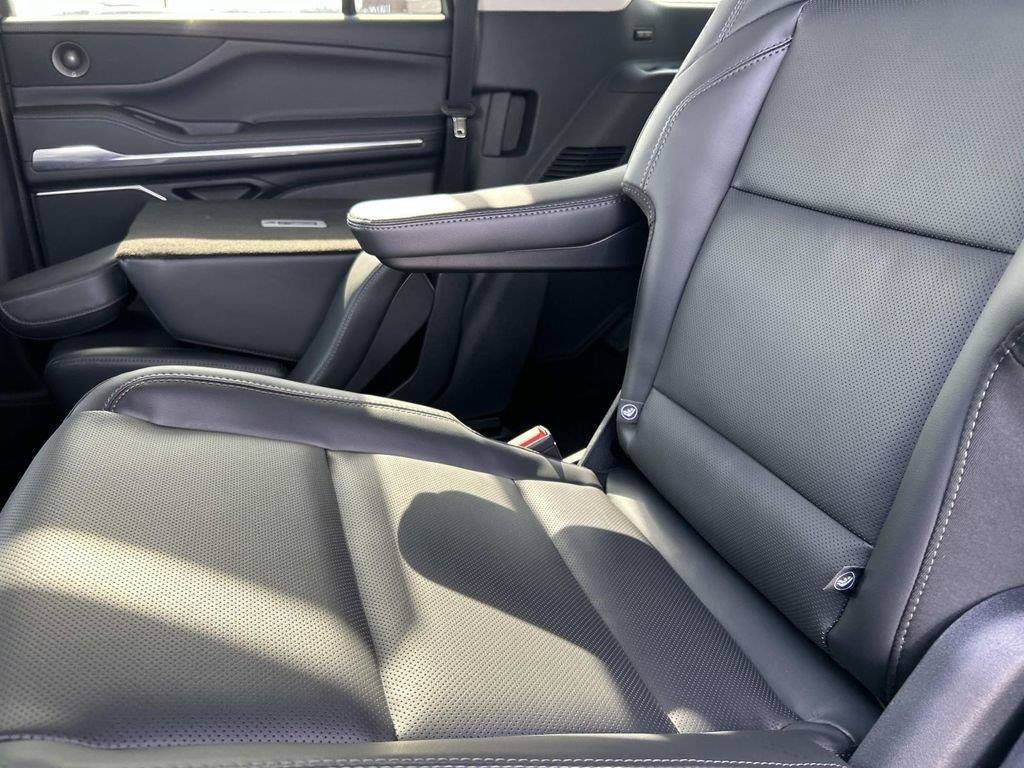 New 2026 Lincoln Navigator L Premier AWD/4WD image 15