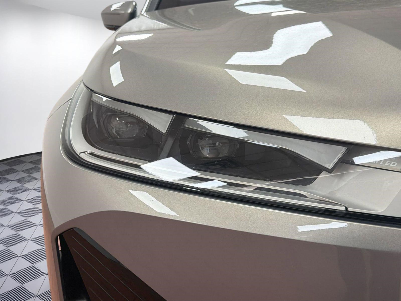 Used 2023 BMW iX xDrive50 w/ Premium Package image 10