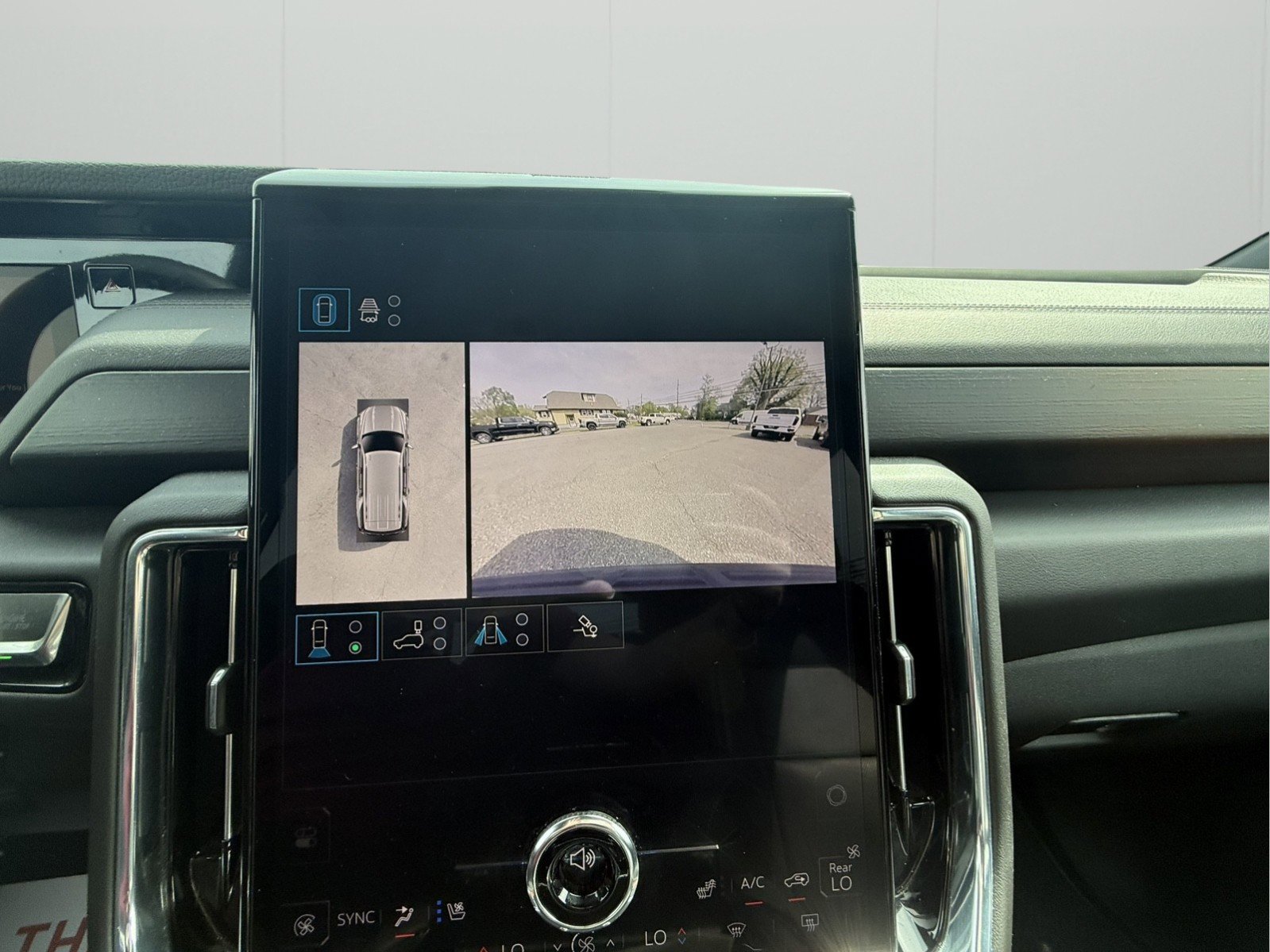 Certified 2025 GMC Yukon Denali AWD/4WD image 17