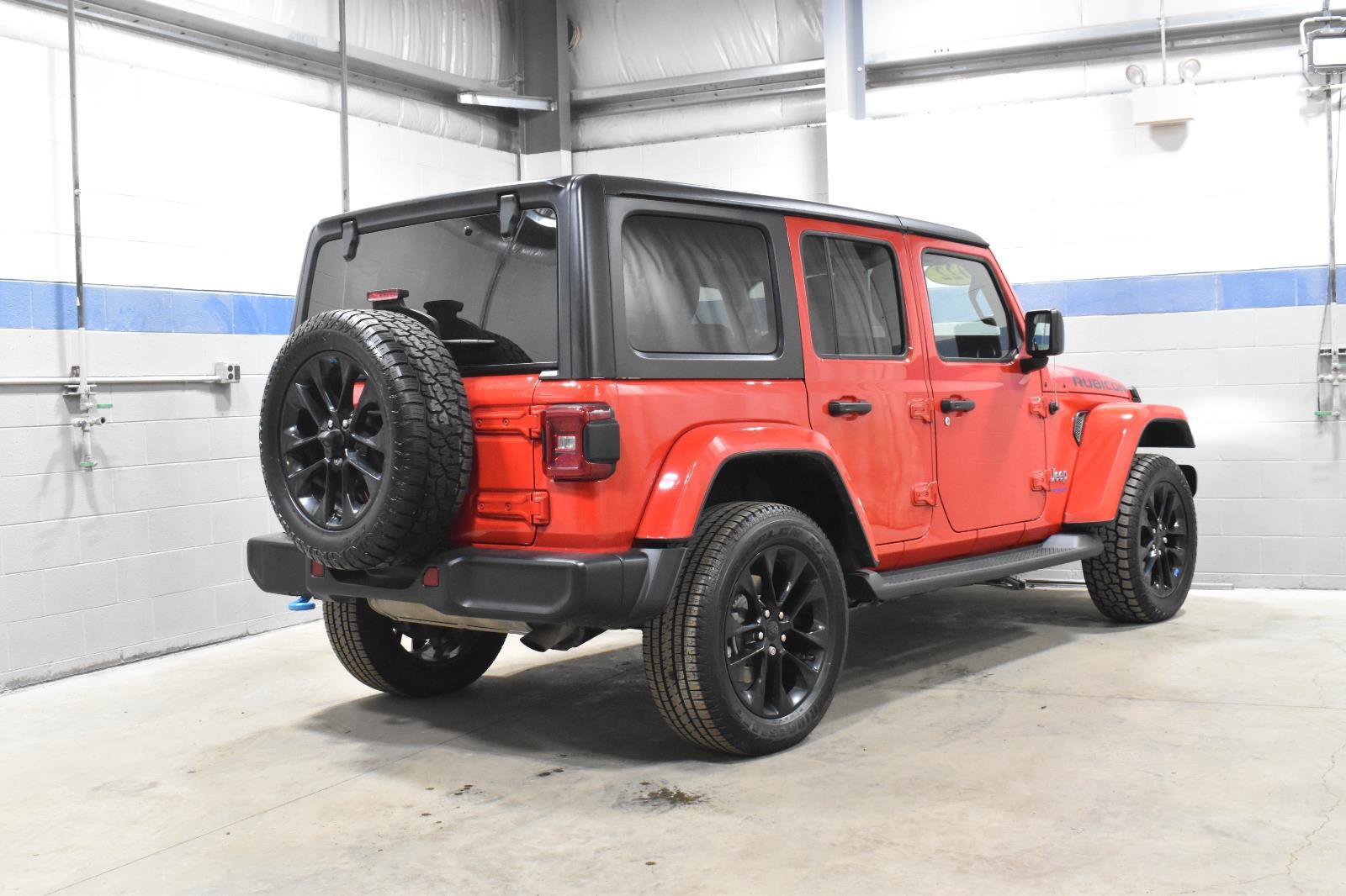 Used 2022 Jeep Wrangler Unlimited Sahara w/ Cold Weather Group image 27