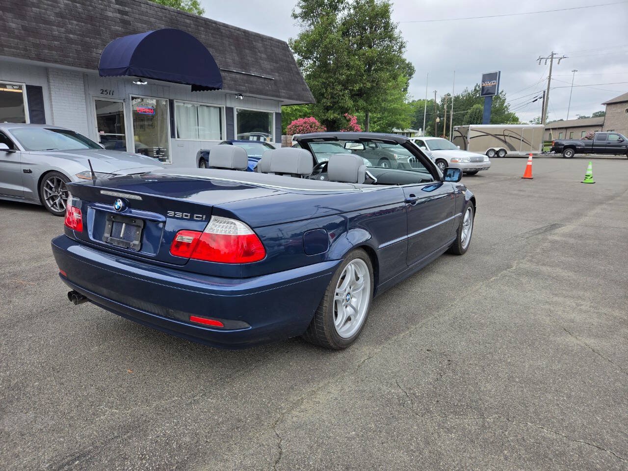 Used 2004 BMW 330Ci Convertible RWD image 4