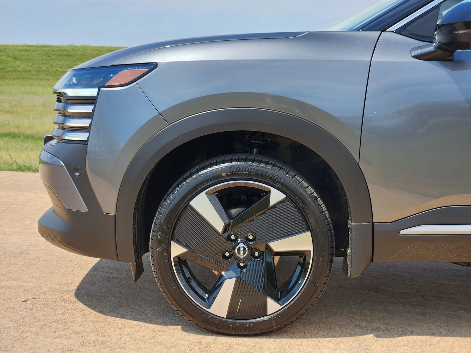 New 2026 Nissan Kicks SR image 9