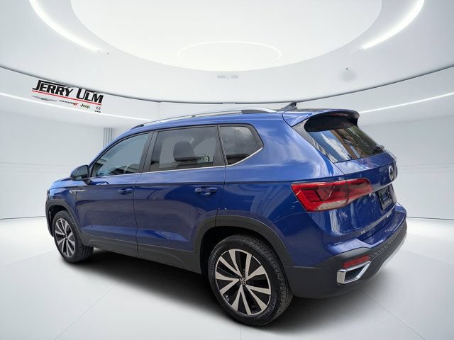 Used 2022 Volkswagen Taos SE w/ Panoramic Sunroof Package FWD image 5