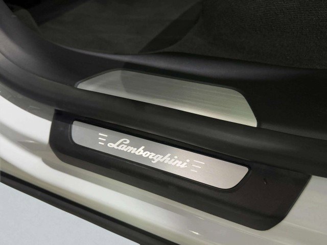 Used 2019 Lamborghini Urus image 51