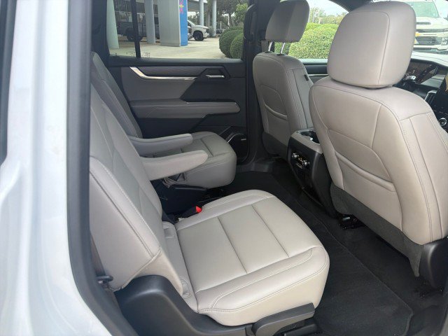 Used 2026 GMC Acadia Elevation w/ Elevation Premium Package FWD image 14