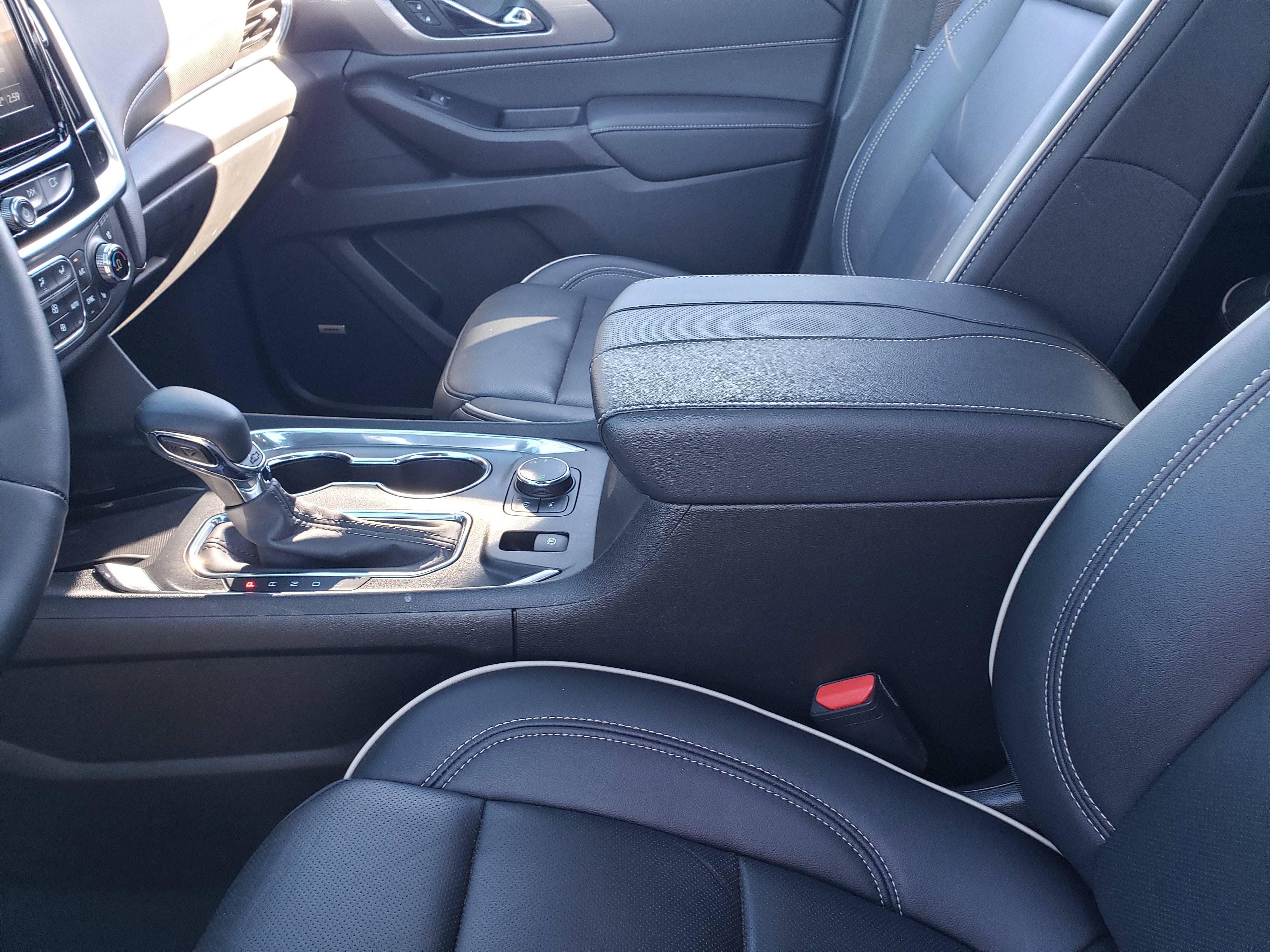 Used 2023 Chevrolet Traverse Premier image 24