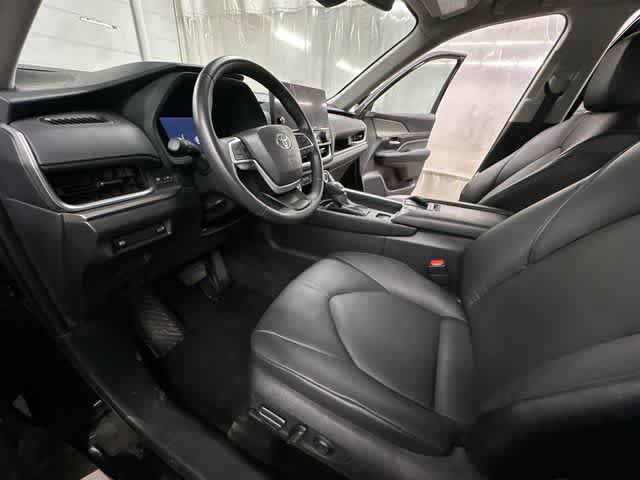 Used 2025 Toyota Grand Highlander AWD image 14