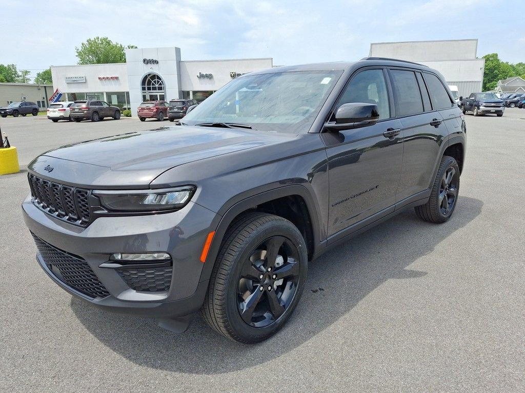 New 2025 Jeep Grand Cherokee Limited w/ Black Appearance Package image 3