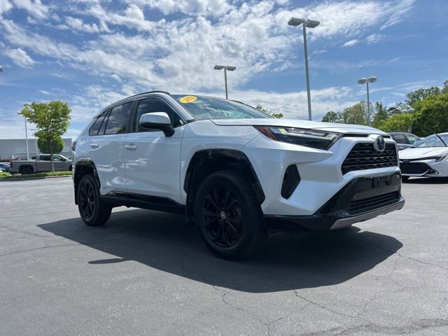 Used 2023 Toyota RAV4 SE image 4
