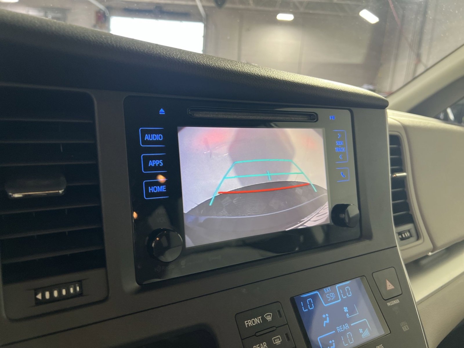 Used 2017 Toyota Sienna LE image 19