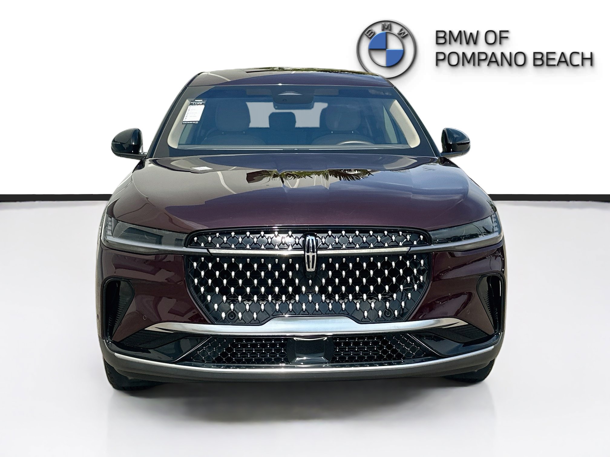 Used 2024 Lincoln Nautilus Premier AWD/4WD image 2