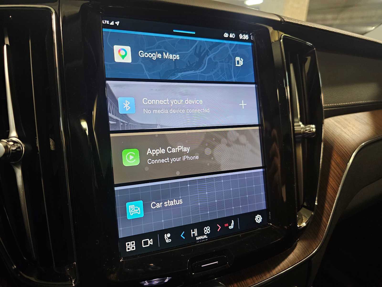 Used 2024 Volvo XC60 B5 Ultimate w/ Protection Package Premier image 14