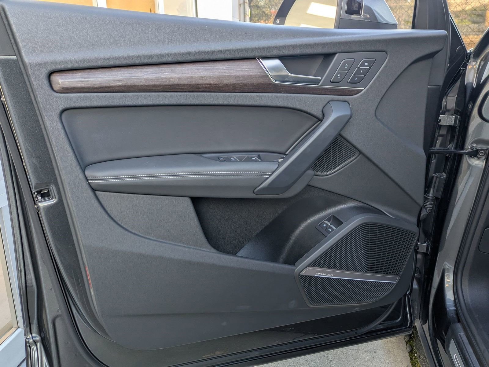 Used 2024 Audi Q5 e Premium Plus w/ Premium Plus Package image 16